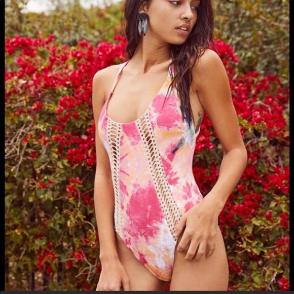 ~ Urban Outfitters One Piece Swimsuit ~ - Picture 1 of 3